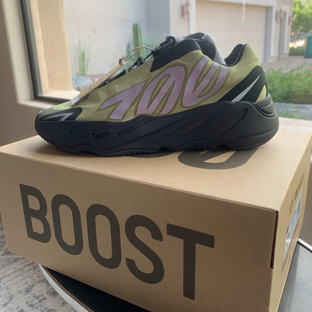 adidas Yeezy Boost 700 MNVN Resin
